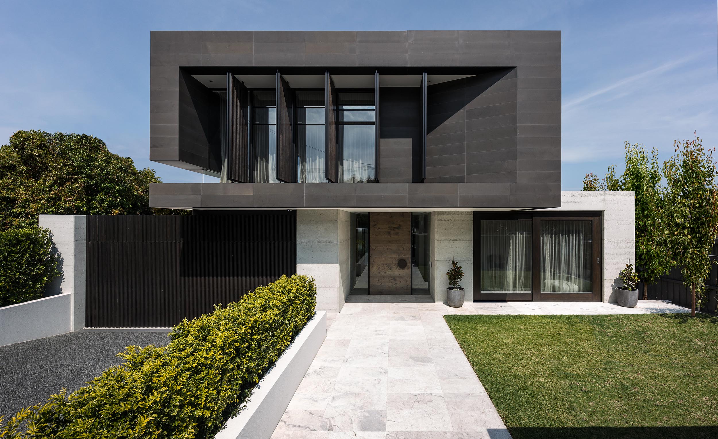 modern-house-exterior-VHJVCXE
